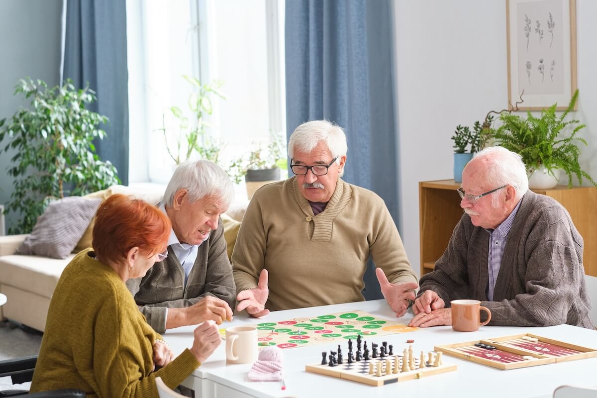 A group of seniors playing chess together | The Hampton at Meadows Place A group of seniors playing chess together
