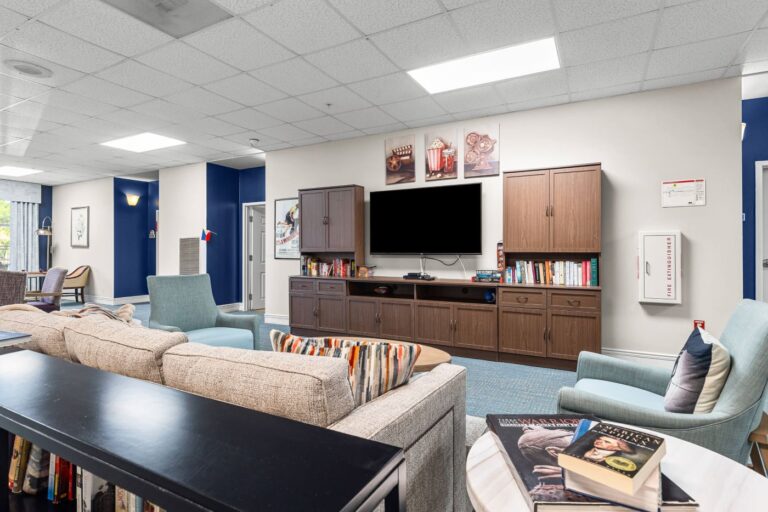 hampton at meadows place lounge