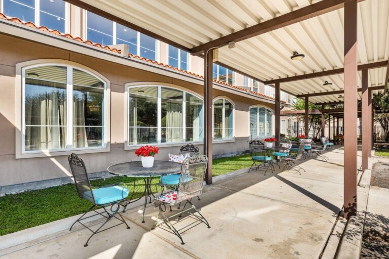 hampton at meadows place outdoor patio